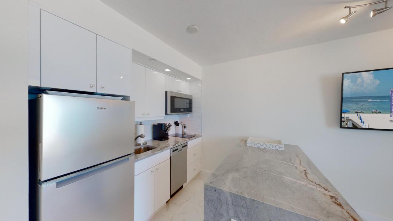 ליבוניה Totally Renovated Beachfront Condo At Apollo! מראה חיצוני תמונה